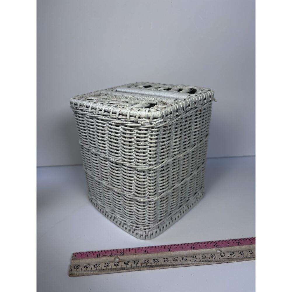 Vintage White Wicker Kleenex Box Cover MCM Shabby Chic Cottagecore - Picture 3 of 7